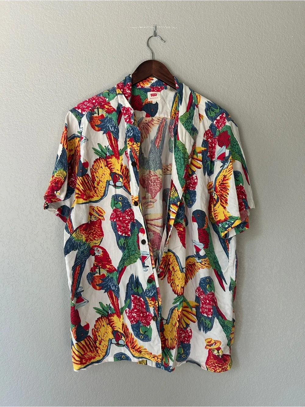 Levi's White Short-Sleeve Parrot Print Button-Down Shirt | Men’s XL